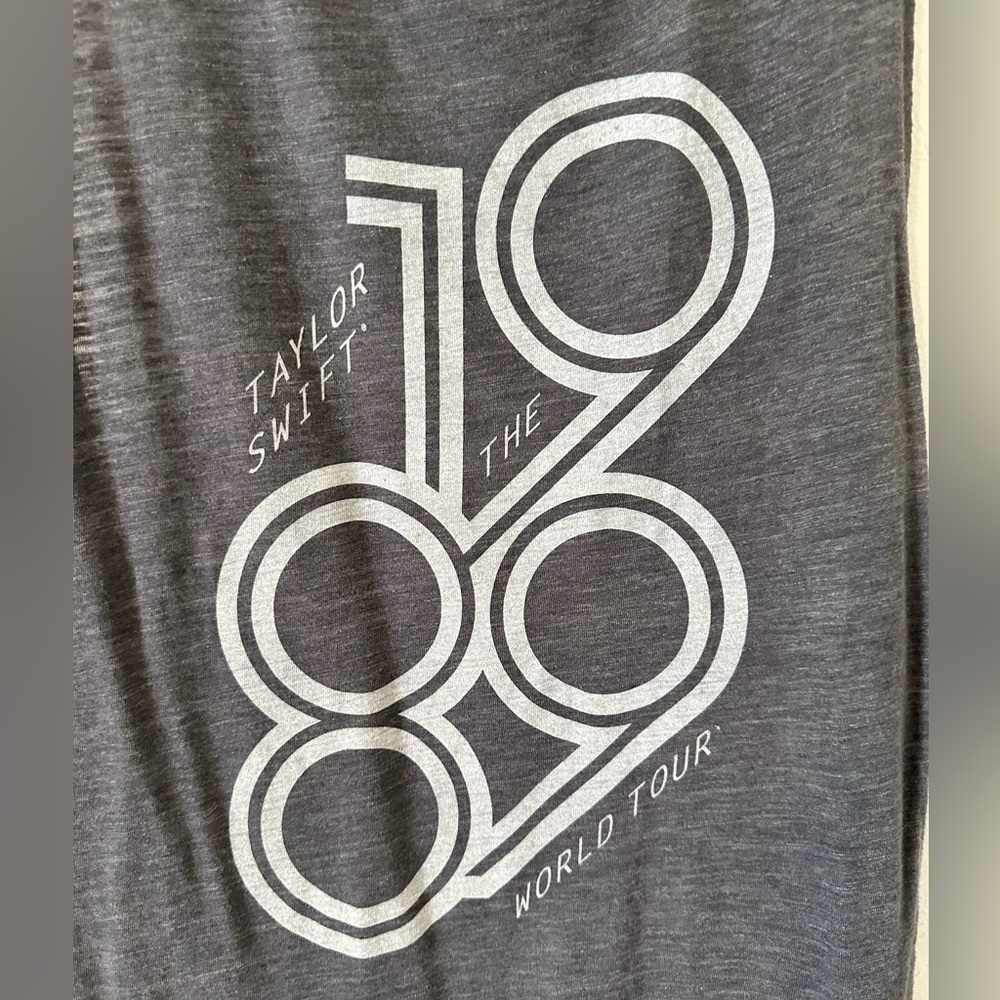🌟SALE🌟 Taylor Swift 1989 Wold Tour gray muscle tank - Picture 4 of 6